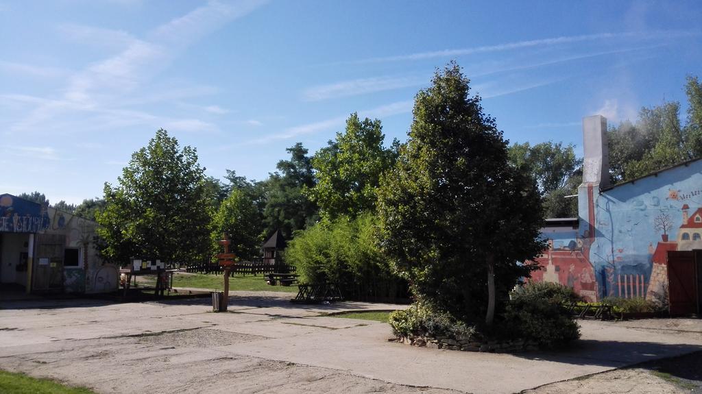 Zoopark Zelcin Villa Melnik Exterior photo