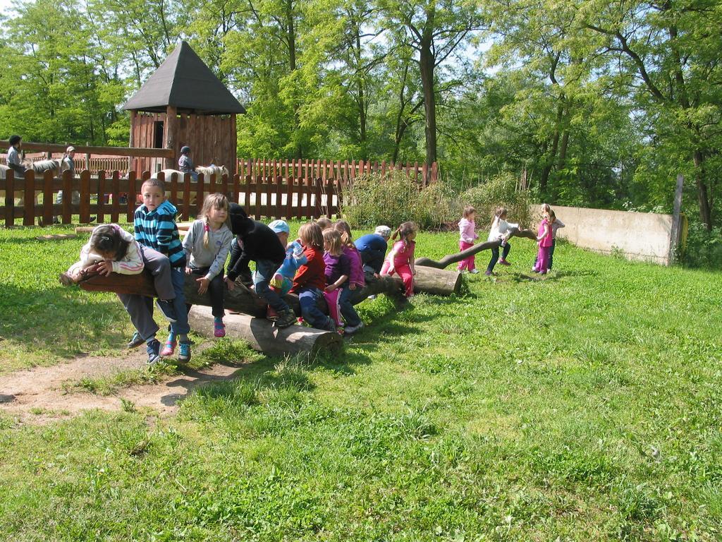 Zoopark Zelcin Villa Melnik Exterior photo