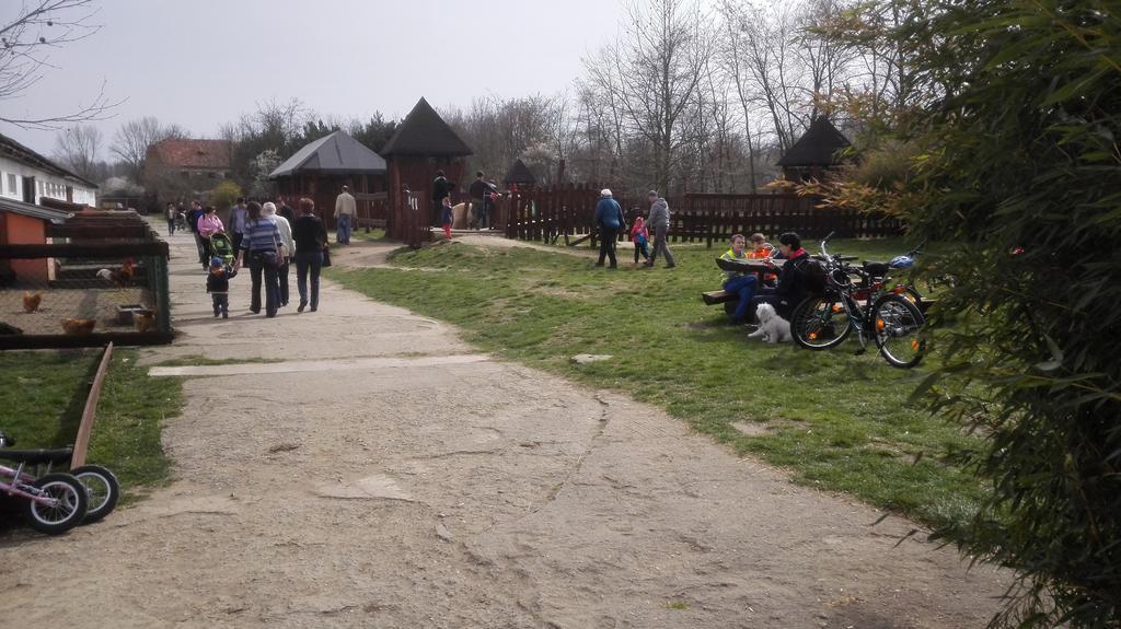 Zoopark Zelcin Villa Melnik Exterior photo