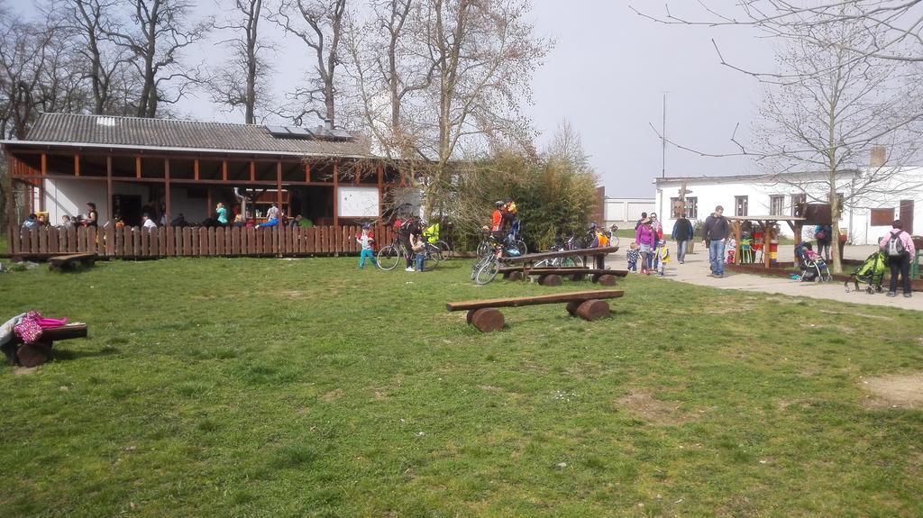 Zoopark Zelcin Villa Melnik Exterior photo